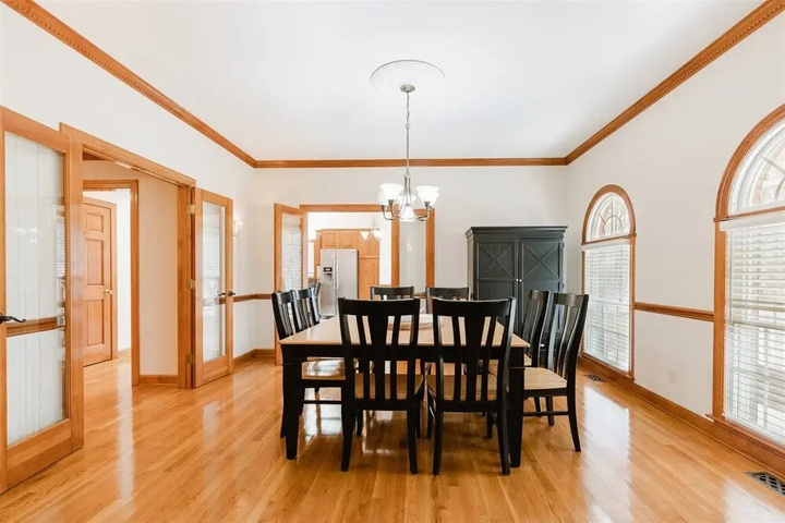 Image of Byars St. 182