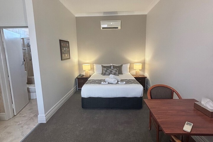 Room 10 of 37