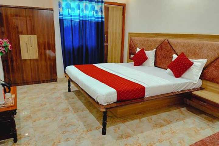 Room 6 of 18