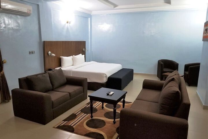 Room 9 of 38