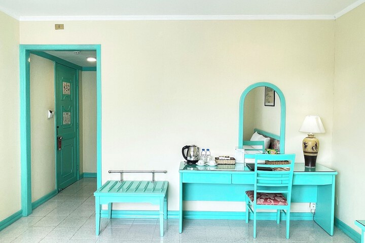 Room 4 of 30