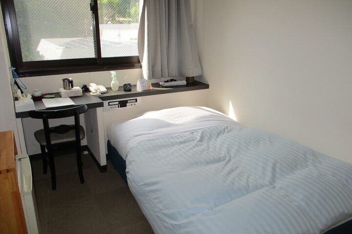 Room 4 of 37