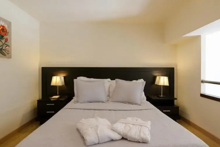 Room 2 of 9