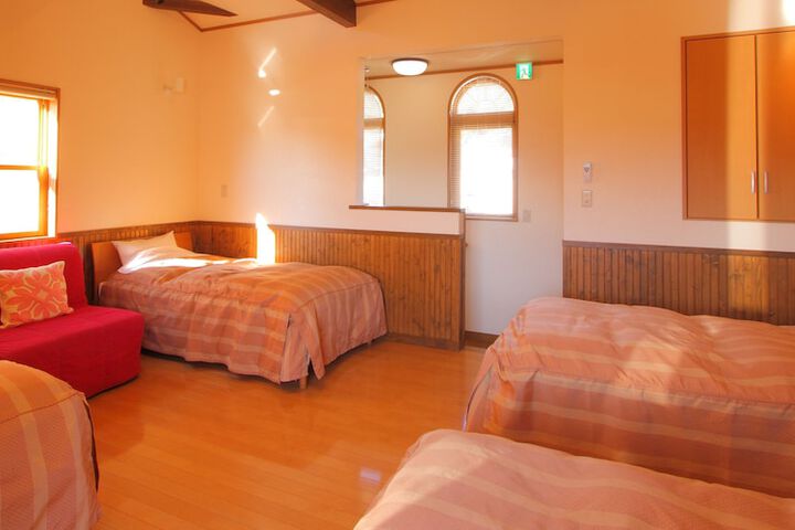 Room 17 of 102