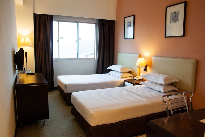 Room 2 of 28