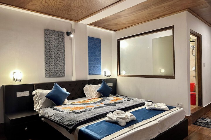 Room 8 of 35