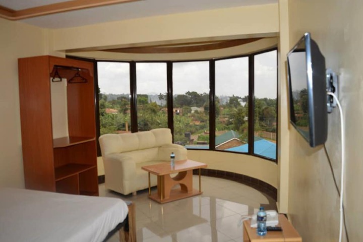 Room 4 of 32