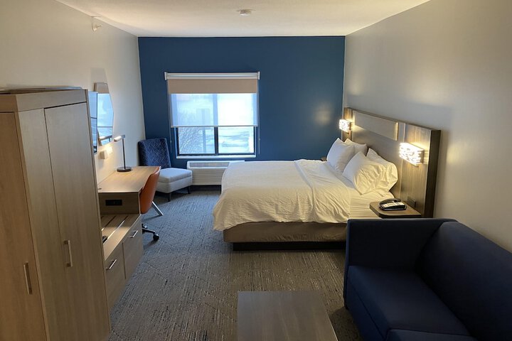 Standard King Bed Accessible (21 of 23)