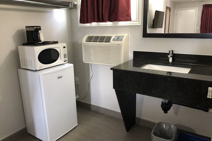 Room 3 of 38