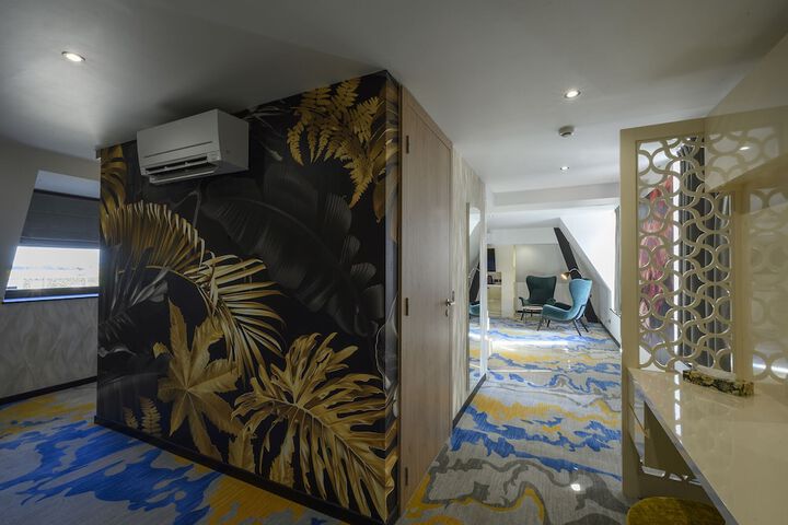 Room 13 of 217