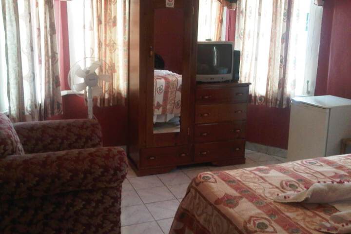 Room 8 of 33