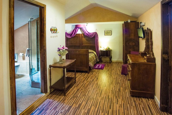 Room 3 of 41