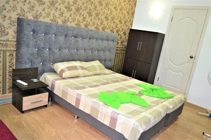 Room 27 of 46