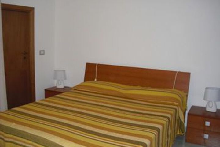 Room 11 of 25
