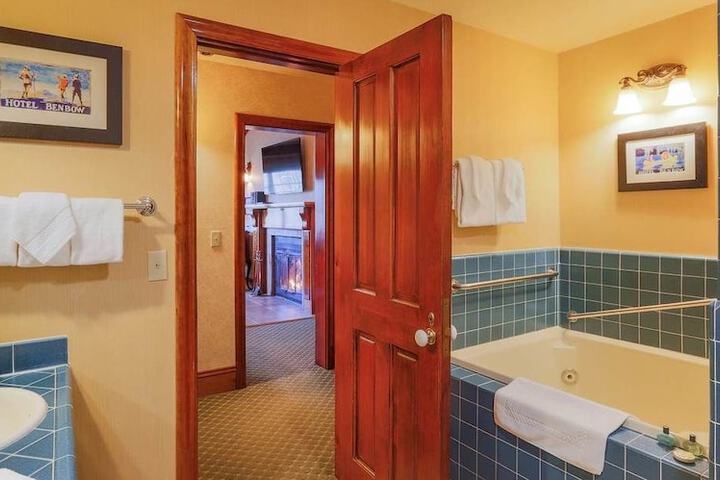 Room 32 of 85