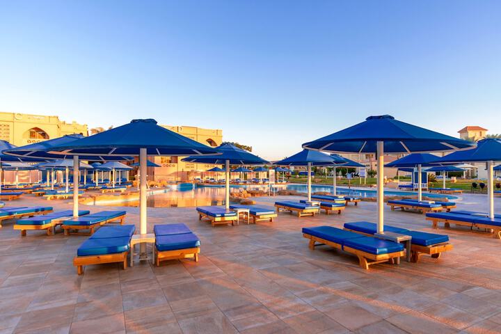 Hotel with Pool