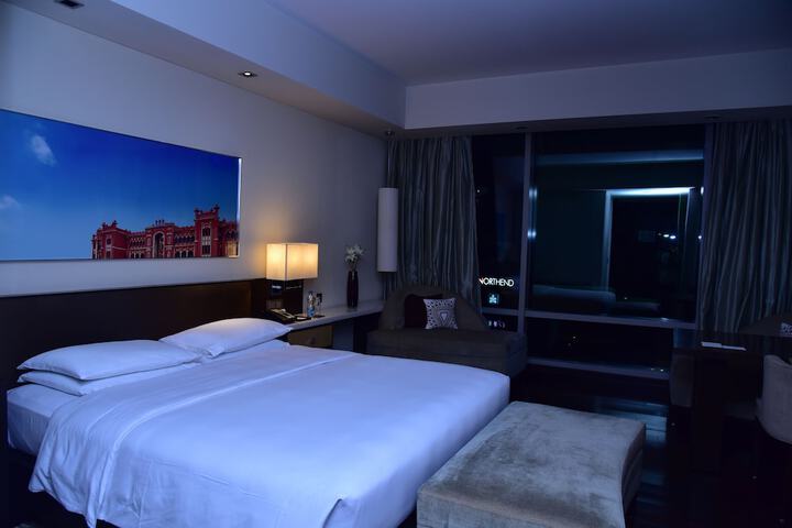Room 25 of 143