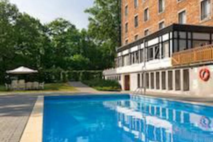 Pool 17 of 24