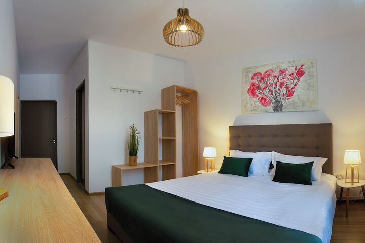 Room 6 of 31