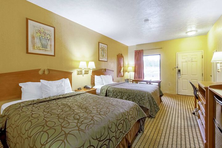 2 Queen Beds (3 of 7)