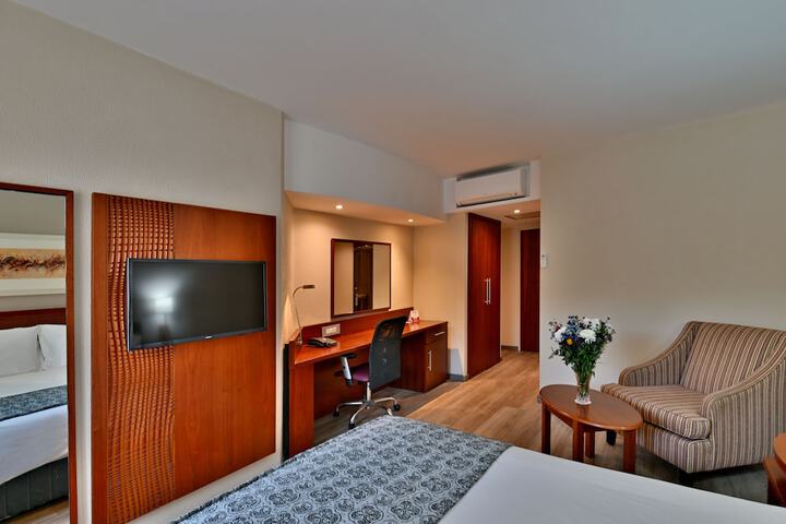 Room 6 of 34