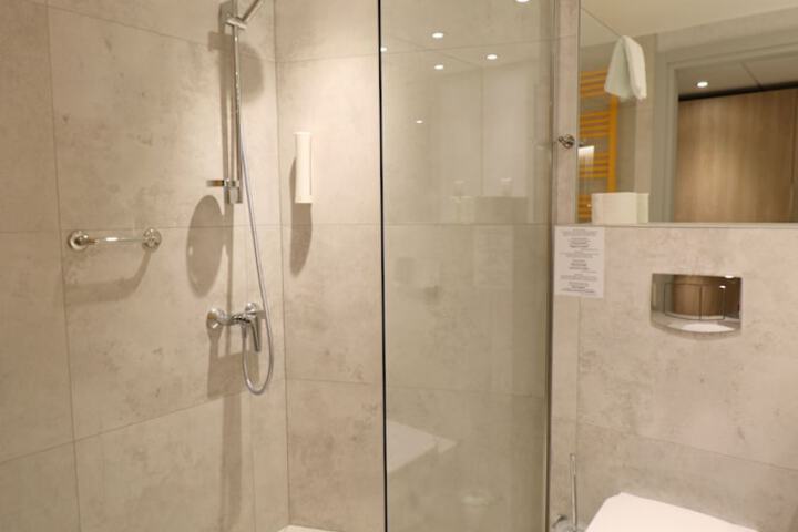 Room 10 of 38