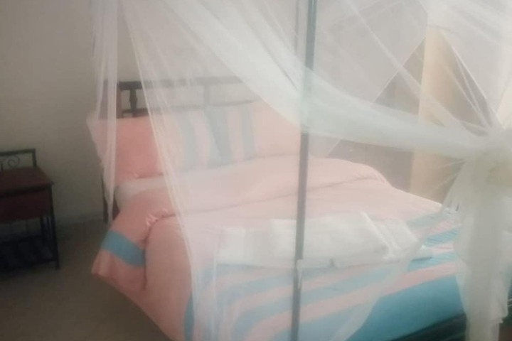 Room 5 of 12