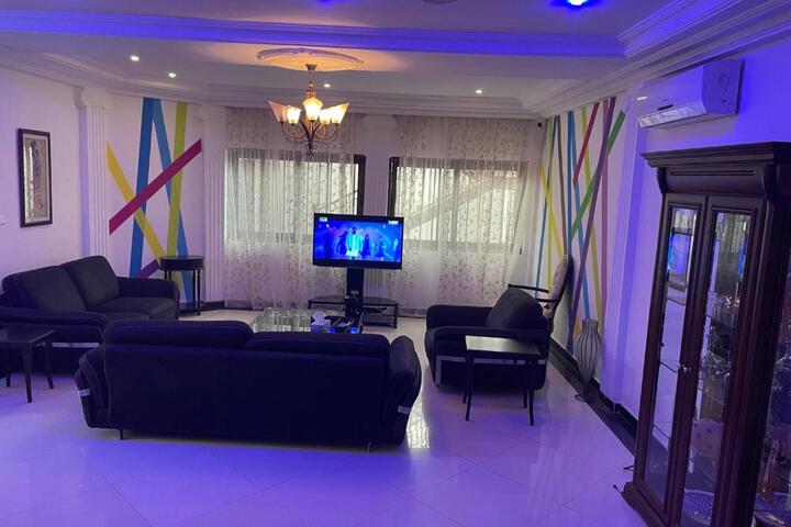 Lounge 20 of 23