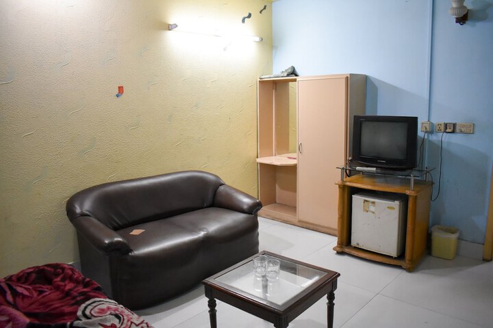 Room 11 of 15