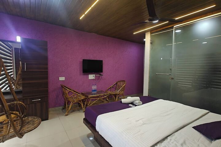 Room 4 of 49