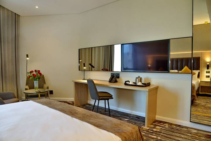 Room 10 of 87