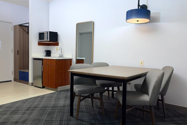Room 33 of 91