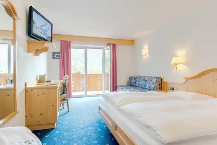 Room 3 of 12