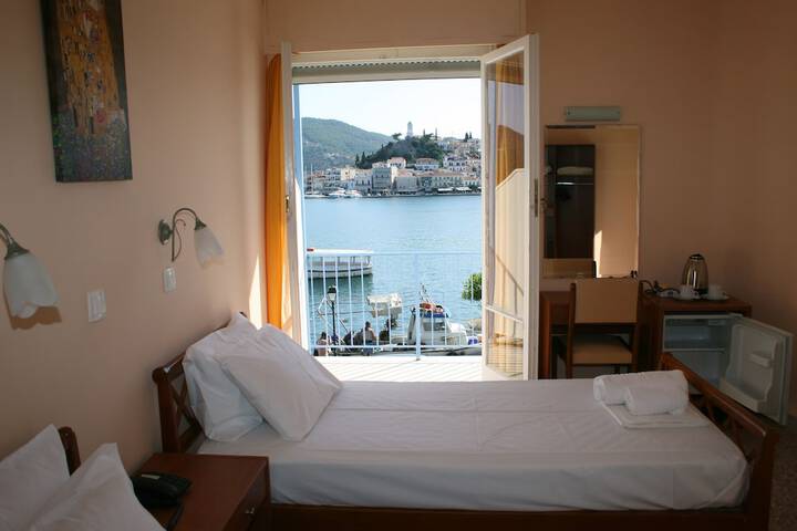 Room 8 of 35