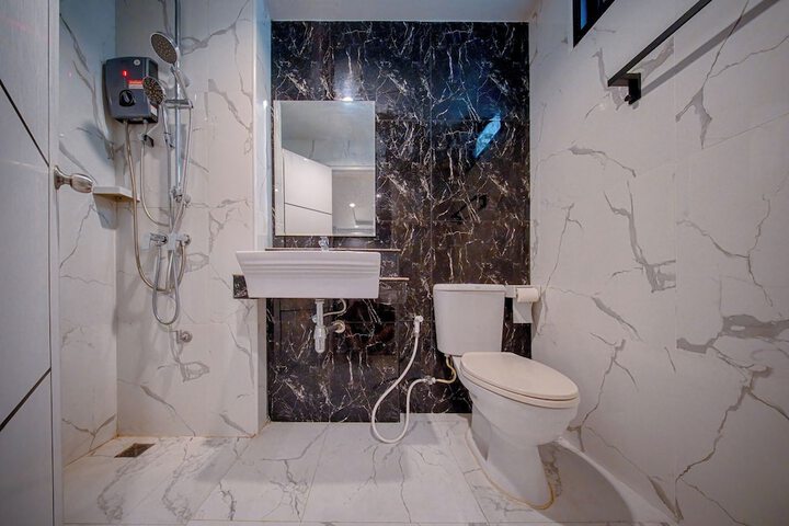 Room 6 of 18