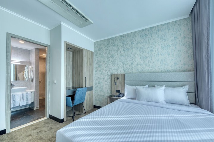 Room 16 of 43