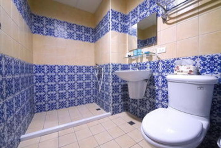 Room 4 of 48