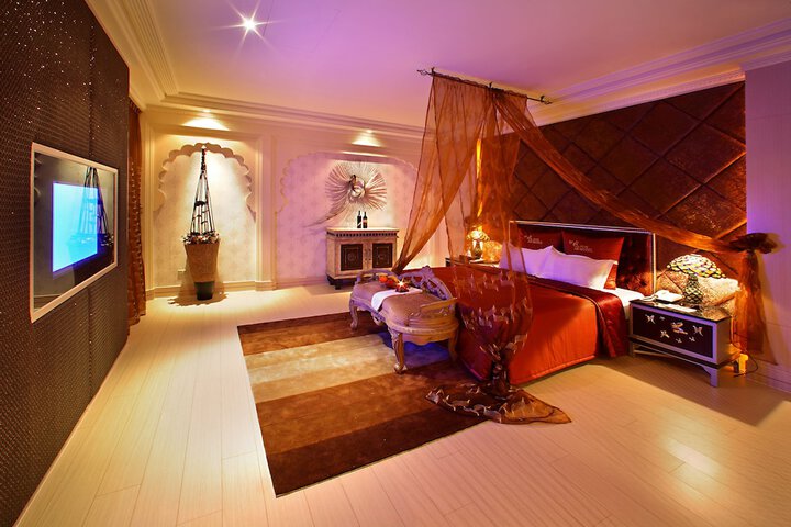 Room 5 of 32