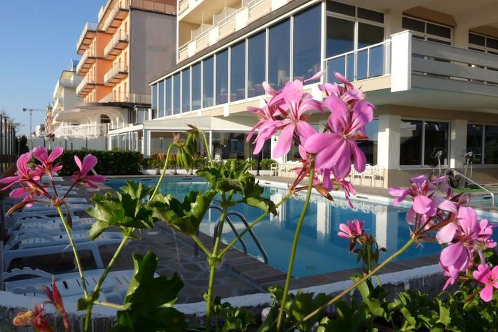 Pools & Facilities