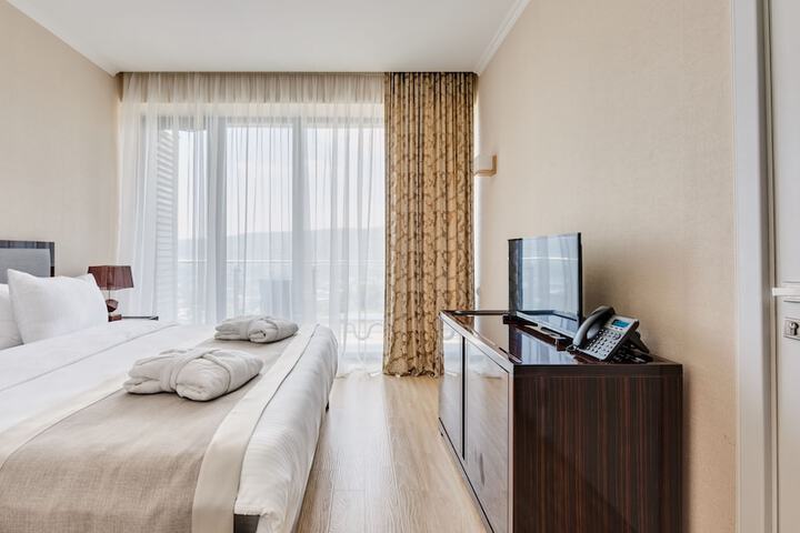 Room 6 of 75