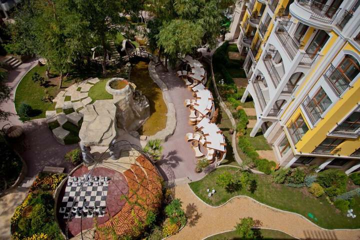 Hotel Exterior 48 of 52