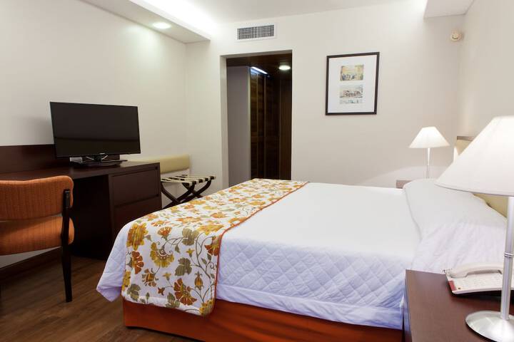 Room 10 of 125