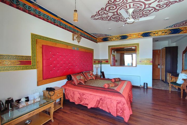 Room 8 of 38