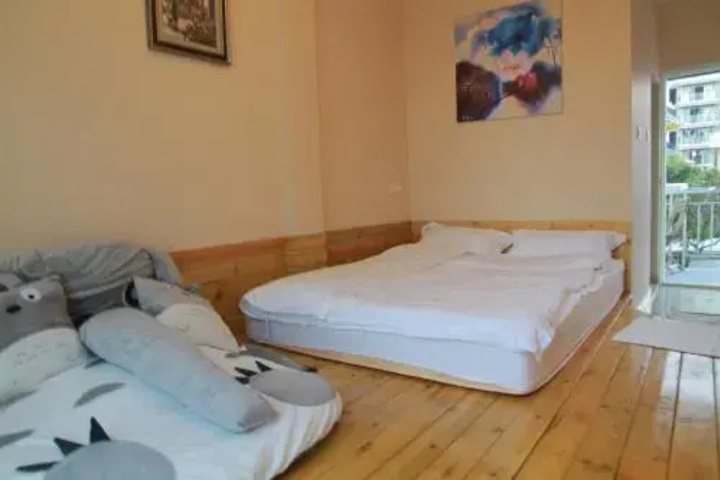 Room 2 of 5