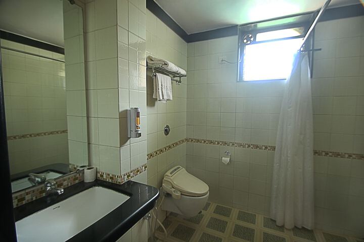 Room 12 of 35