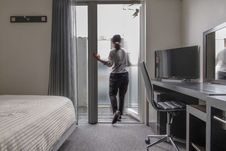 Room 16 of 46