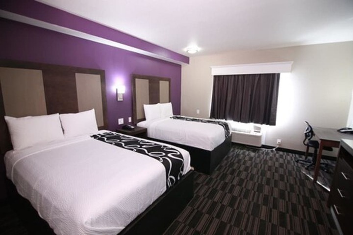 Suite King Size Bed (4 of 20)