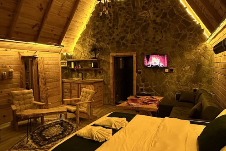 Room 19 of 38