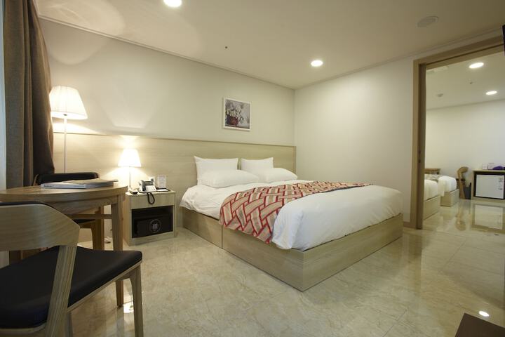 Room 10 of 78