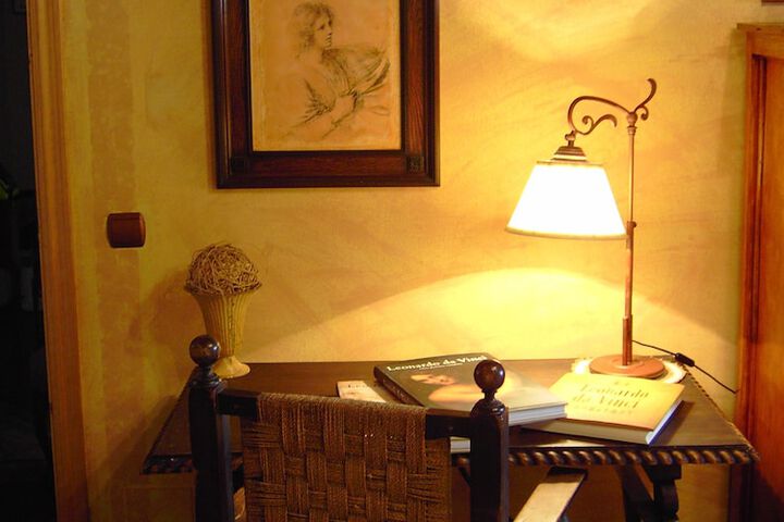 Room 12 of 25